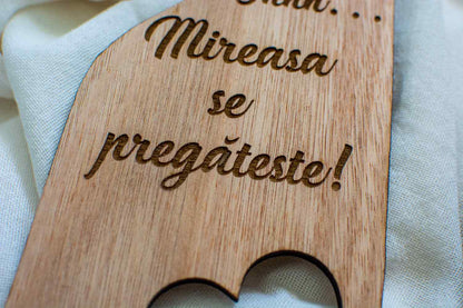 Set 2 Agatatoare HH677 Decor usa din lemn Personalizat Mire si Mireasa
