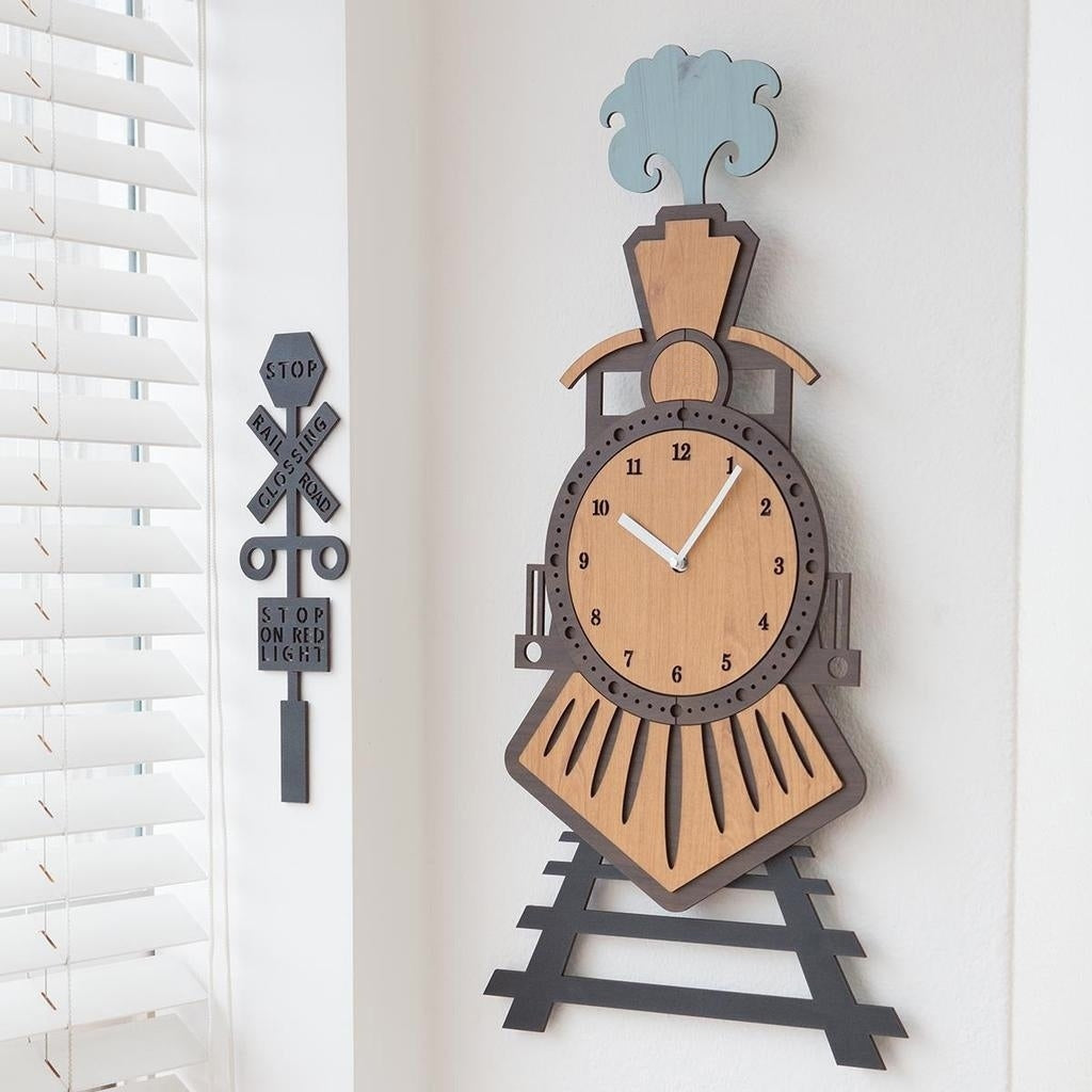 Ceas Personalizabil de lemn decorativ Trenuletul pe Sine