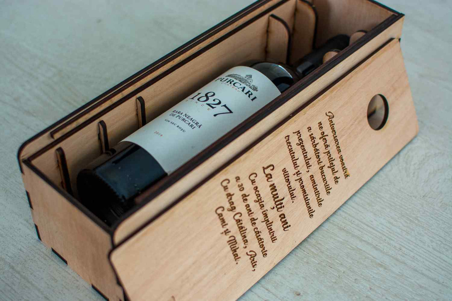 Cutie de vin din Lemn HH828 Personalizata cu Nume si Text